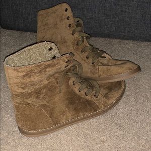Tan brown bootie